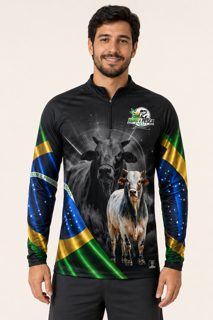 Pessoa usando a camiseta modelo Nelore Bandeira Lateral