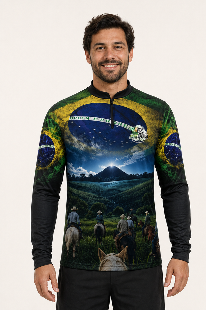 Pessoa usando a camiseta modelo Cavalgada