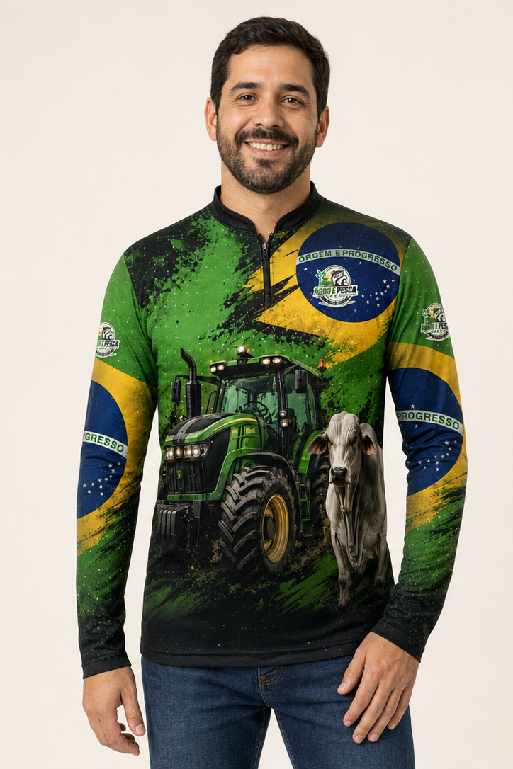 Pessoa usando a camiseta modelo Agro Bruto