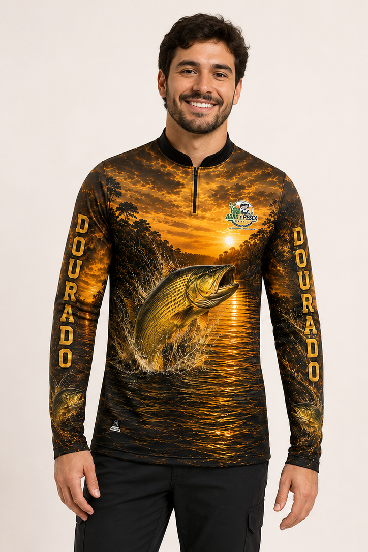 Pessoa usando a camiseta modelo Dourado