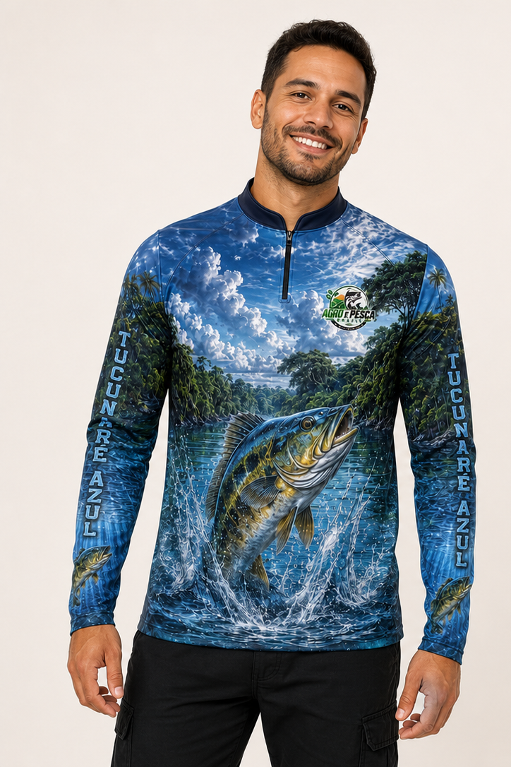 Pessoa usando a camiseta modelo Tucunaré Azul